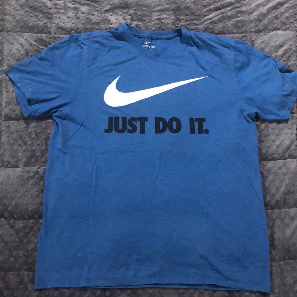 Men’s blue Nike T shirt